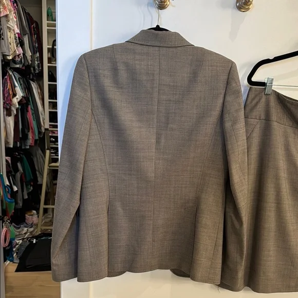 Banana Republic Brown Blazer and Skirt Set - Picture 4 of 8